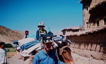 En famille au maroc dans la vallée heureuse